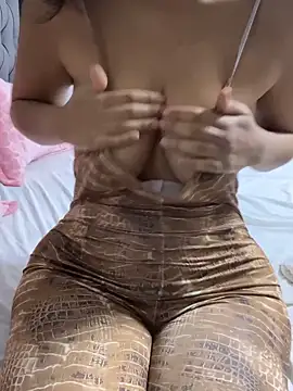 Snapshot of Isabellafantazy chatting on 12.11.24 Isabellafantazy online show from 12.11.24