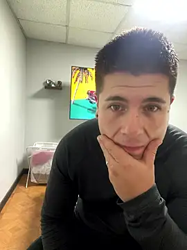 Snapshot of alienslian chatting on 01.18.26 alienslian online show from 01.18.26