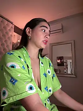 Snapshot of ZarahEvans chatting on 02.15.25 ZarahEvans online show from 02.15.25