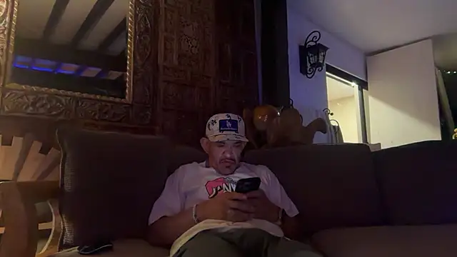 RoodoggXL online show from 12.17.25