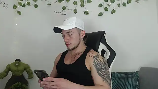 Snapshot of Angel_bran chatting on 12.20.25 Angel bran online show from 12.20.25