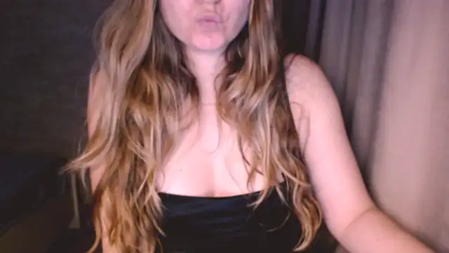 Snapshot of fiona_cute_2 chatting on 10.19.25 fiona cute 2 online show from 10.19.25