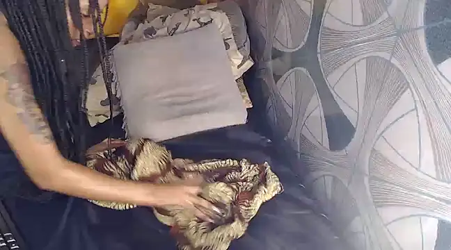 Candiey001 online show from 12.19.24