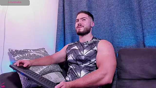 SebastianVilla  online show from 02.12.25