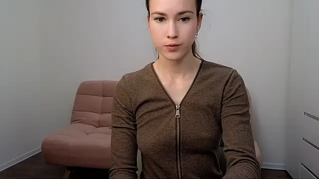Snapshot of AliciaNewell chatting on 12.13.24 AliciaNewell online show from 12.13.24