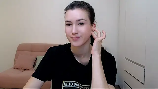 Snapshot of AliciaNewell chatting on 12.20.24 AliciaNewell online show from 12.20.24