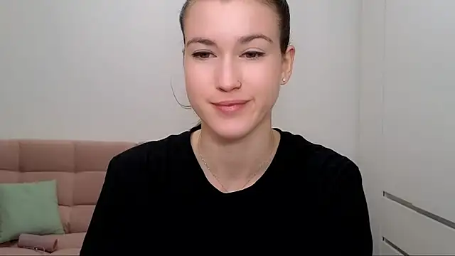 Snapshot of AliciaNewell chatting on 01.10.25 AliciaNewell online show from 01.10.25