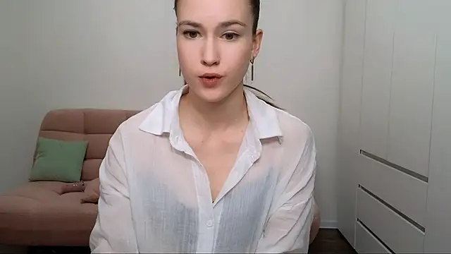Snapshot of AliciaNewell chatting on 01.12.25 AliciaNewell online show from 01.12.25