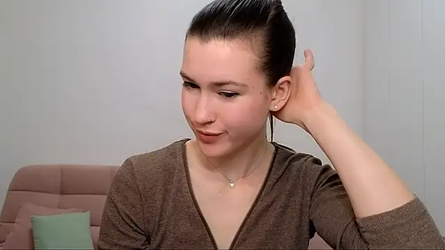 Snapshot of AliciaNewell chatting on 01.18.25 AliciaNewell online show from 01.18.25