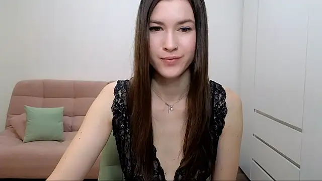 Snapshot of AliciaNewell chatting on 02.01.25 AliciaNewell online show from 02.01.25