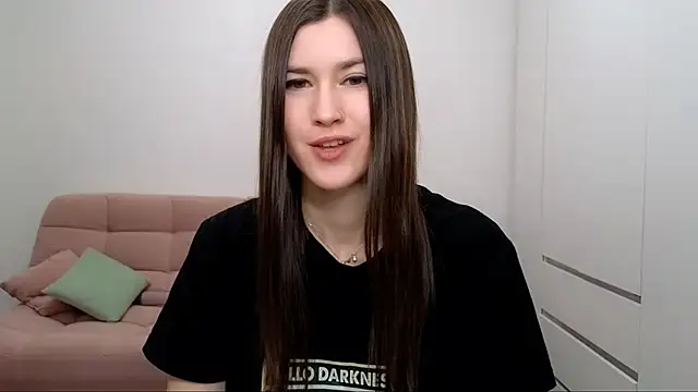 Snapshot of AliciaNewell chatting on 02.04.25 AliciaNewell online show from 02.04.25