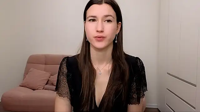 Snapshot of AliciaNewell chatting on 02.10.25 AliciaNewell online show from 02.10.25