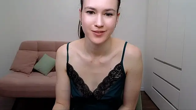 Snapshot of AliciaNewell chatting on 02.24.25 AliciaNewell online show from 02.24.25