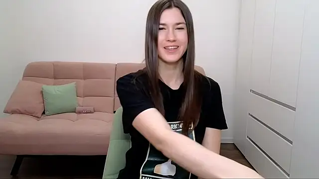 Snapshot of AliciaNewell chatting on 02.25.25 AliciaNewell online show from 02.25.25