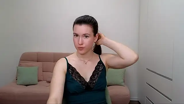 Snapshot of AliciaNewell chatting on 03.13.25 AliciaNewell online show from 03.13.25