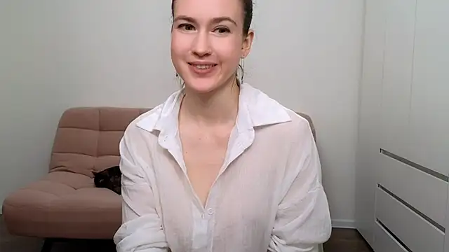 Snapshot of AliciaNewell chatting on 03.15.25 AliciaNewell online show from 03.15.25