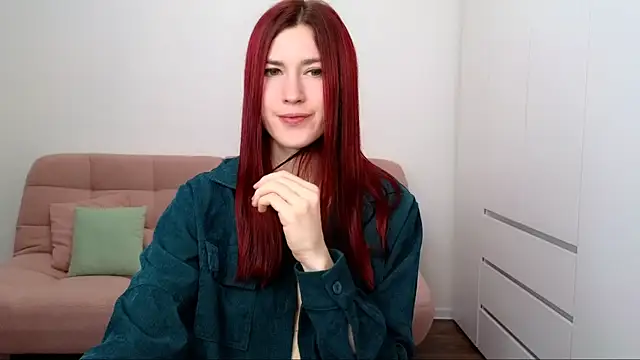 Snapshot of AliciaNewell chatting on 09.22.25 AliciaNewell online show from 09.22.25