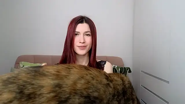 Snapshot of AliciaNewell chatting on 10.09.25 AliciaNewell online show from 10.09.25