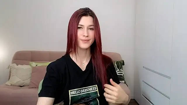 Snapshot of AliciaNewell chatting on 10.11.25 AliciaNewell online show from 10.11.25