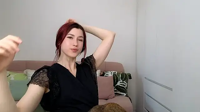 Snapshot of AliciaNewell chatting on 10.18.25 AliciaNewell online show from 10.18.25