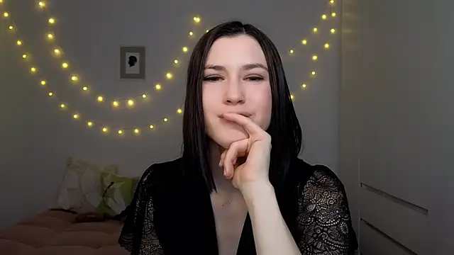 Snapshot of AliciaNewell chatting on 05.20.26 AliciaNewell online show from 05.20.26