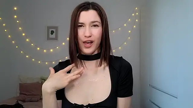 Snapshot of AliciaNewell chatting on 06.08.26 AliciaNewell online show from 06.08.26