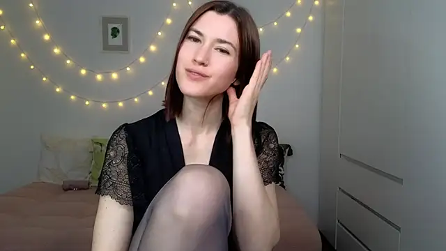 Snapshot of AliciaNewell chatting on 06.09.26 AliciaNewell online show from 06.09.26