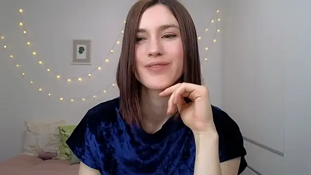 Snapshot of AliciaNewell chatting on 06.13.26 AliciaNewell online show from 06.13.26