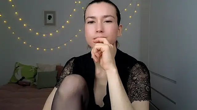 Snapshot of AliciaNewell chatting on 07.04.26 AliciaNewell online show from 07.04.26