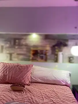 Emilia Bakerr online show from 01.10.25