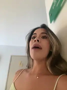 Emilia Bakerr online show from 03.17.25