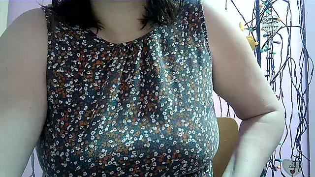 Snapshot of Lucinka1 chatting on 02.01.25 Lucinka1 online show from 02.01.25