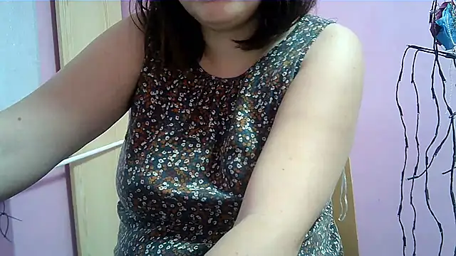 Snapshot of Lucinka1 chatting on 02.02.25 Lucinka1 online show from 02.02.25