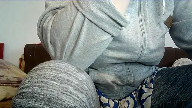 Snapshot of Lucinka1 chatting on 02.15.25 Lucinka1 online show from 02.15.25