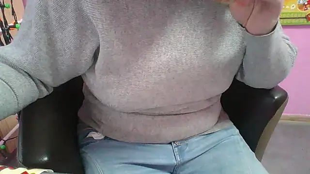 Snapshot of Lucinka1 chatting on 03.15.25 Lucinka1 online show from 03.15.25