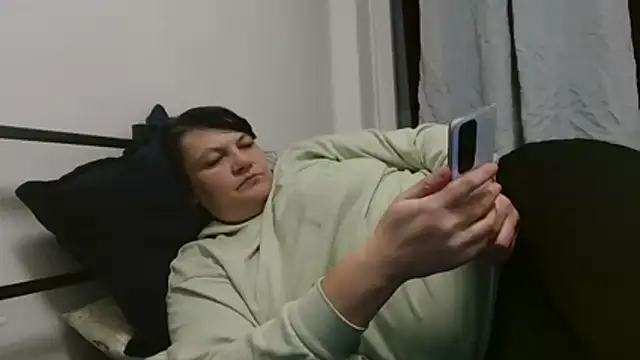 Snapshot of Lucinka1 chatting on 11.25.25 Lucinka1 online show from 11.25.25