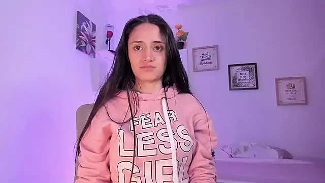 Snapshot of _Caroliinee_ chatting on 02.16.25 Caroliinee online show from 02.16.25