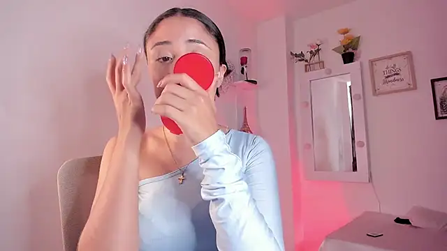 Snapshot of _Caroliinee_ chatting on 10.02.25 Caroliinee online show from 10.02.25