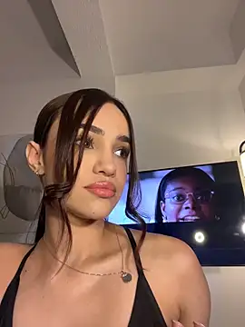 Snapshot of AllieEvans chatting on 05.19.26 AllieEvans online show from 05.19.26