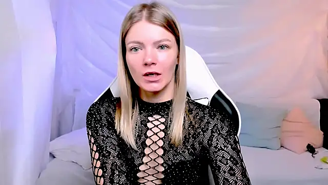 Snapshot of Lily_Daviss chatting on 11.24.25 Lily Daviss online show from 11.24.25