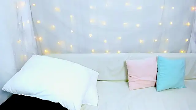 Snapshot of Lily_Daviss chatting on 12.14.25 Lily Daviss online show from 12.14.25