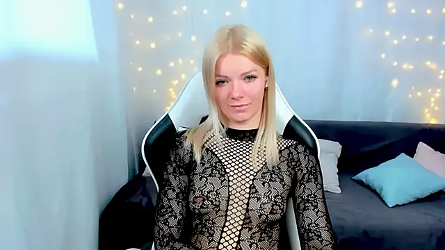 Lily Daviss online show from 04.21.26