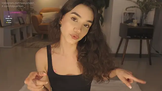Snapshot of JulietteDee chatting on 07.29.26 JulietteDee online show from 07.29.26