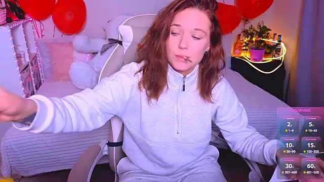 Snapshot of Karen_morris chatting on 03.08.25 Karen morris online show from 03.08.25