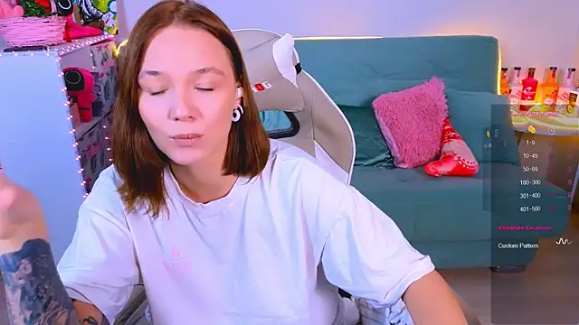 Snapshot of Karen_morris chatting on 10.27.25 Karen morris online show from 10.27.25