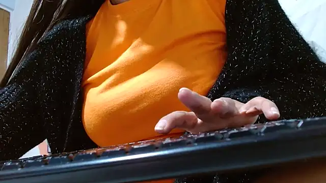 lupita84 online show from 12.15.25