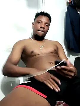 Snapshot of hugo3918_ chatting on 10.27.25 hugo3918 online show from 10.27.25