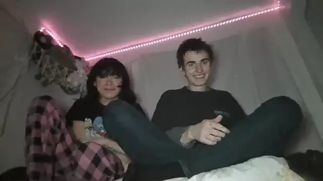 Snapshot of spicylaboi chatting on 12.28.24 spicylaboi online show from 12.28.24