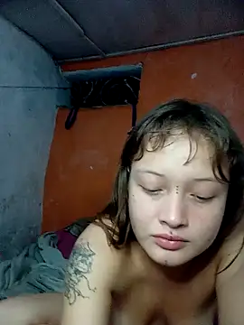 Snapshot of lucyy06 chatting on 10.27.25 lucyy06 online show from 10.27.25