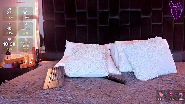 Snapshot of NikkySmiith chatting on 01.24.25 NikkySmiith online show from 01.24.25